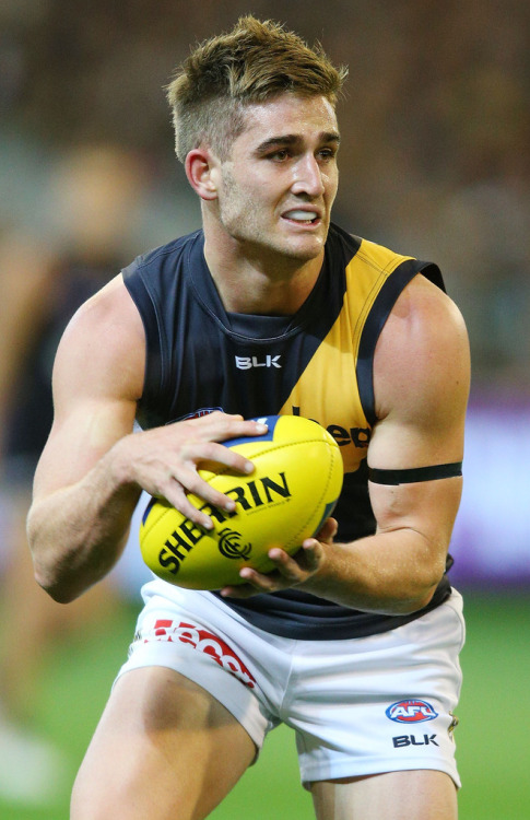 roscoe66:Anthony Miles, Sam Lloyd, Trent Cotchin, Brett Deledio, Brandon Ellis and Dustin Martin of the Richmond Tigers
