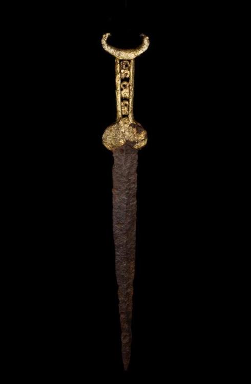Scythian iron dagger with gold plated hilt, 6th - 4th century BC.from Karabella Auctions