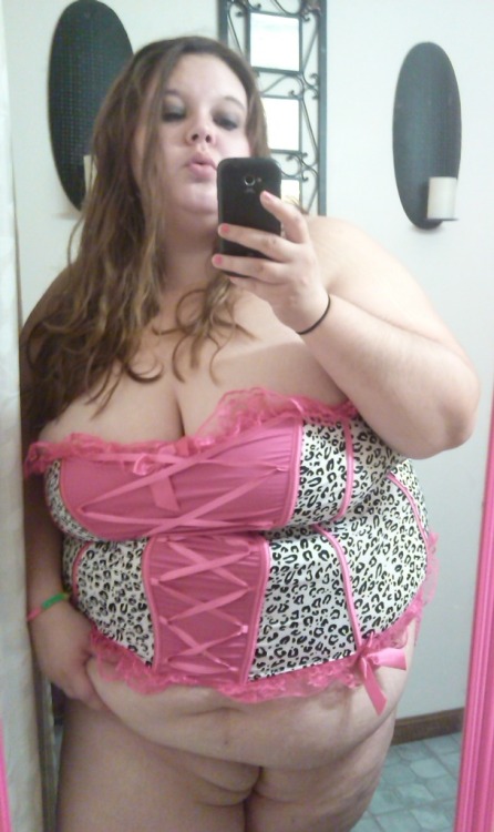Porn bbwselfies:  Showing off my cute pink corset photos