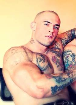 dippinfan:  yoboys:  Inked Alpha Male  Visit