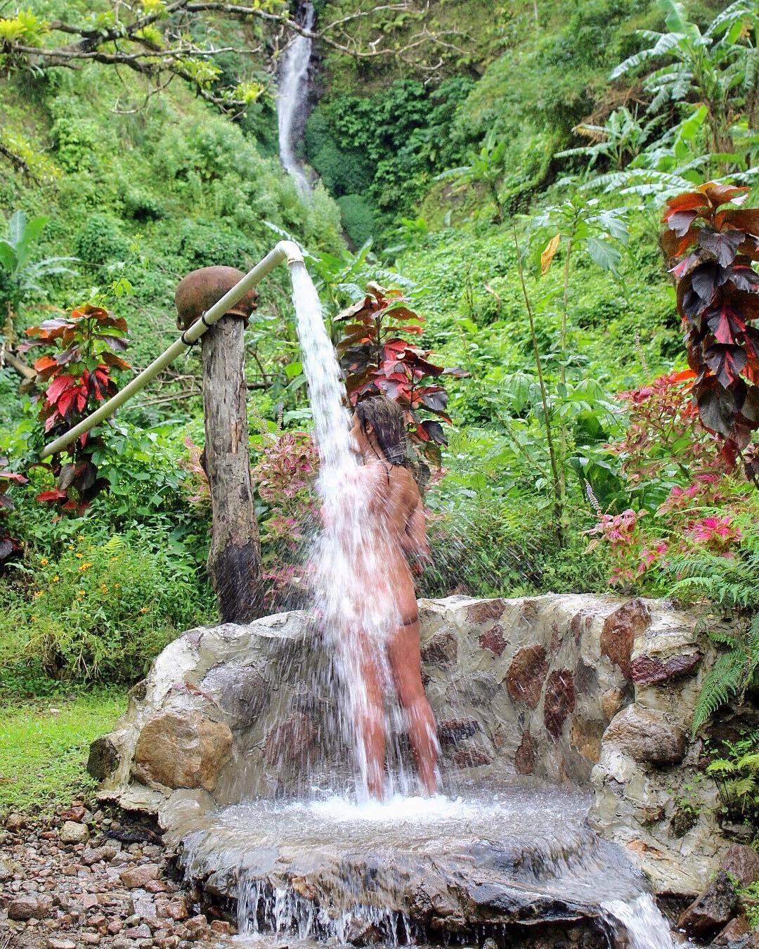 naturalswimmingspirit: swedishadventurer Shower with a view in the rainforest🚿🌱