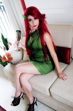 hotcosplaychicks:  Poison Ivy by DyChanCos Check out http://hotcosplaychicks.tumblr.com for more awesome cosplay
