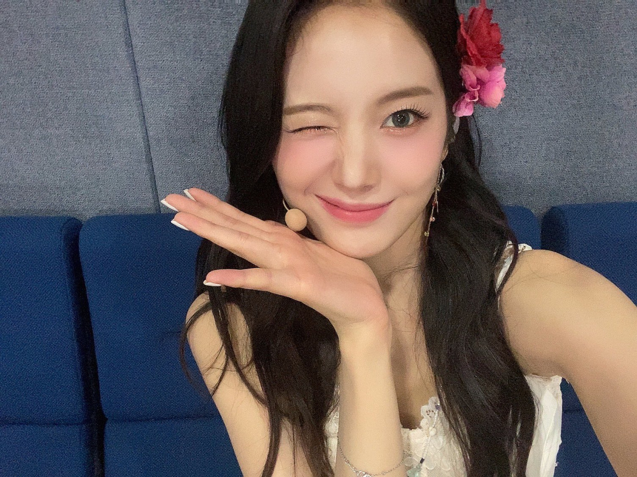 korean-dreams-girls:GyuRi (Fromis_9) - Weverse Update Pics