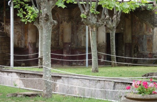 ancientprettythings: The peristylium at Vila San Marco, with views out to the sea.Note the casts of 