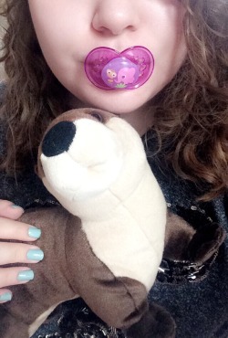 pickle-pippa:  ashleybo-bashley:  TODAY I GOT MY FIRST PACI and the most adorable otter stuffie (named Ollie) and I can’t contain my excitement 💕💖🌸  So cuuuute! 😍 And hiii Ollie!! Hehe 💖 