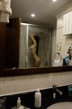 secretroomdiary:Shower time:)