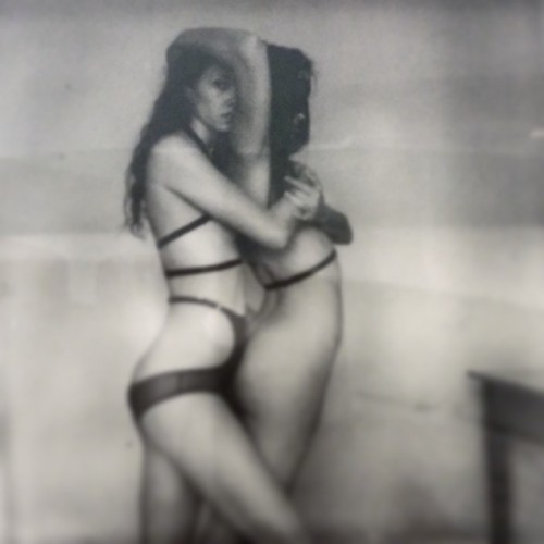 lobbiaz:  New Polaroïd serie In progresser With June and Elizabeth.  Black frame 