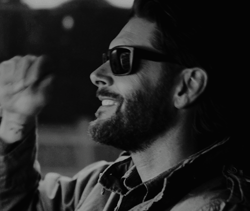 Jensen Ackles As Russell Shaw Tracker (2024) | 1.12 – “Off The Books”