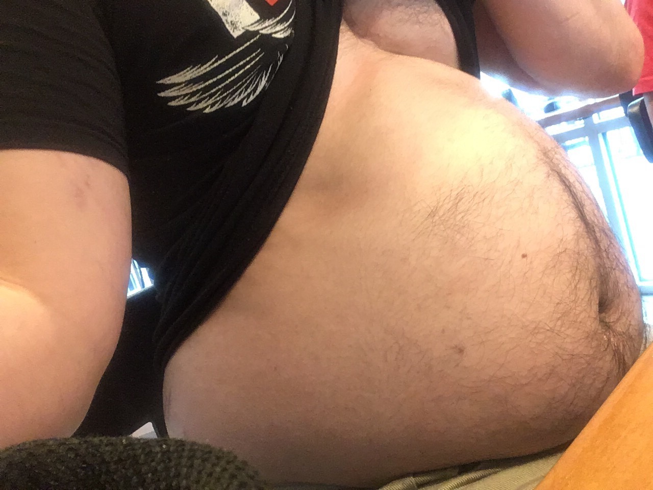 bigwolfcakebelly:  Kinda risky public bellies are cool, right?