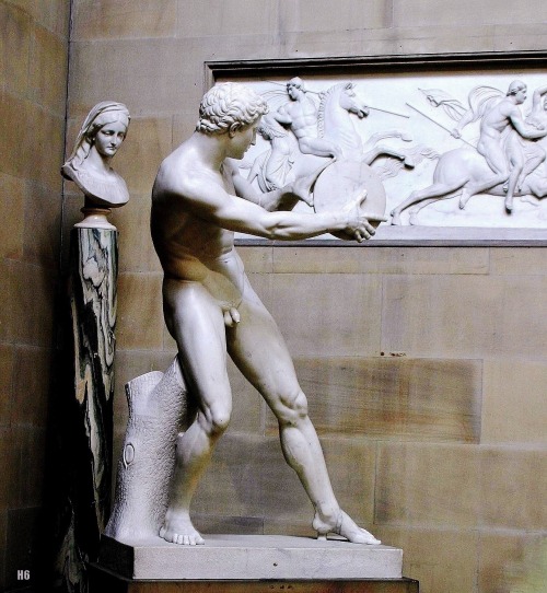 hadrian6:Discus Thrower.Mathieu Kessels. Dutch 1784-1836. marble. Chatsworth House. UK.hadria