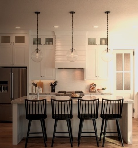 Transitional Kitchen - Enclosed