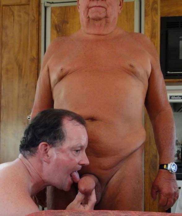 Love older hairy men...