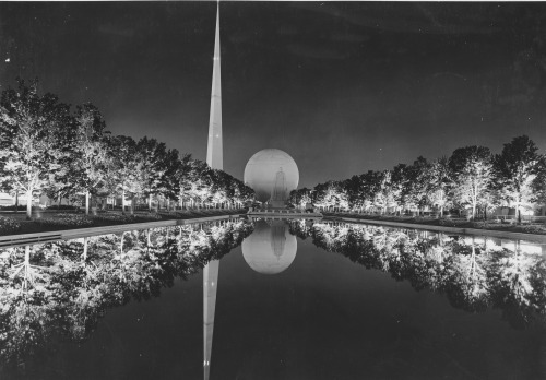 generalelectric: The 700-foot Trylon and the Perisphere from the 1939 New York World’s Fair. T