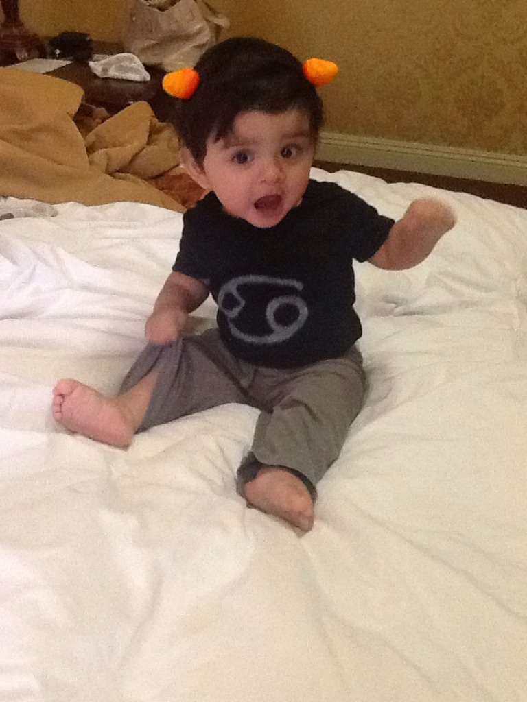 dirksrighteousbooty:  Dressed my nephew up as baby Karkat for AX. He caught the attention