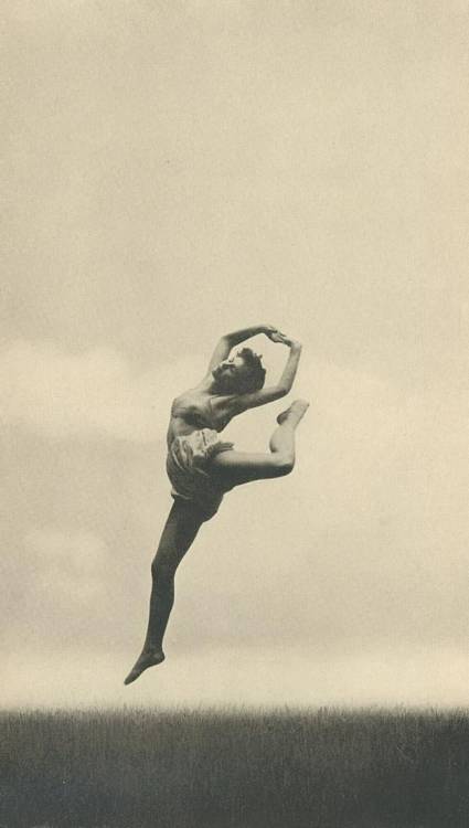 dance / jump, ca. 1927 Paul Jsenfels :: Dance, ca. 1927. Photographed at the Herion Dance School in 
