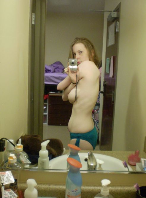 youngbeautifulsaggytits:  Her boyfriend insisted he see her naked or break up.  He agreed to a selfie but she has to get the angle just right so he won’t realize how bad she sags