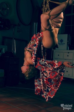 daddysdirtyblonde:  Flying in my new rope.