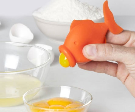 awesomeshityoucanbuy:  Goldfish Egg Yolk SeparatorMaking healthy and savory omelettes