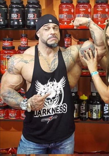 intomusclestuff:  “Fucking bitch doesn’t know how to worship my mammoth biceps,