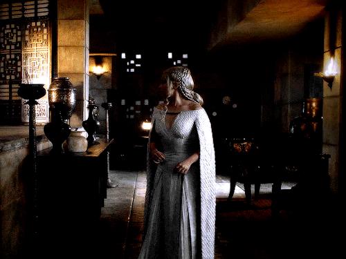 yennefervengerbergs: Daenerys Targaryen in The House of Black and White (5.02)