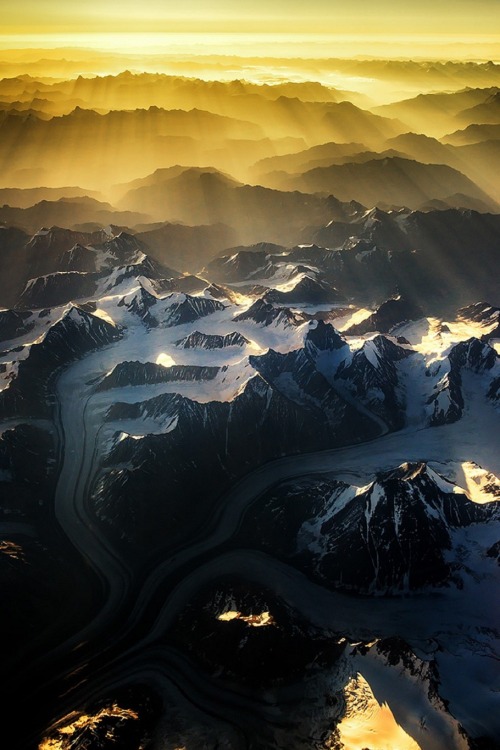 sublim-ature:
“Ladakh Range, India
Tonnja Charoenkal
”