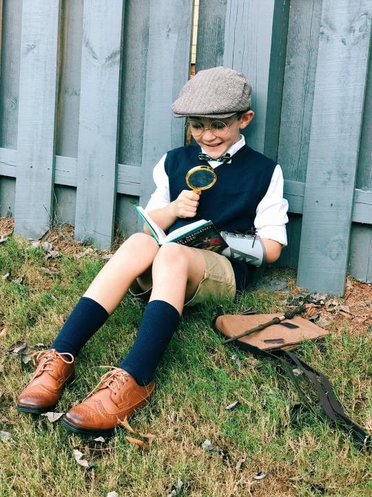 elphabaforpresidentofgallifrey:  growingintheweeds: the little boy who created the Flaming Raging Poisoning Sword of Doom was at the live show tonight, and when the McElroys asked where he was, they couldn’t see him, so his dad lifted him up Circle
