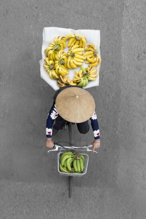 wetheurban: Street Vendors in Hanoi from Above by Loes Heerink Loes Heerink is a talented self-taugh