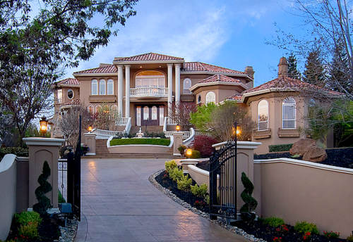 pictures-of-luxury:  Picture Galleries l Twitter l Facebook