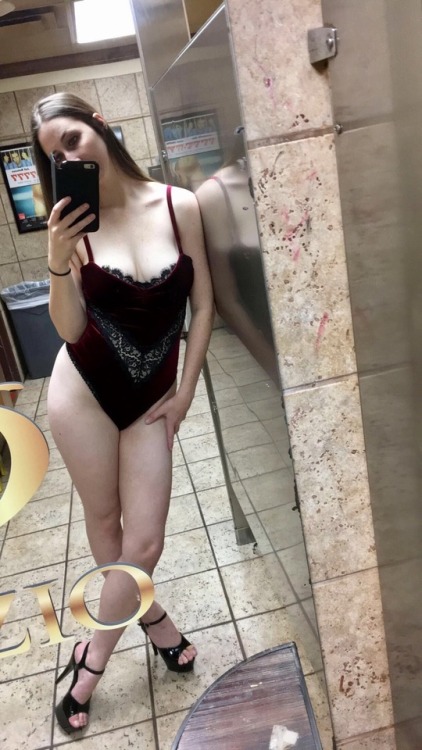 strippahland:Shitty photo for anon