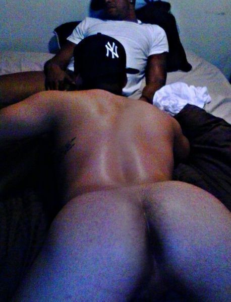 elkiddolove:  funguynyc5:  This is one sexy ass Asian #DELISH  Hot dude!