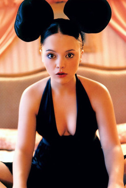 vintagesalt:Christina Ricci photographed