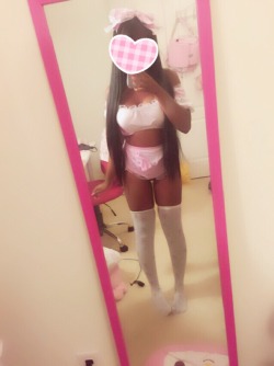 bunnycreamsodapop:  i don’t have a short pink skirt, but i have a short pink apron 💕💗