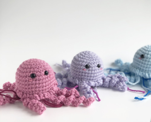 A fun little pile of Hanging Jellyfish Plushies just hit my site. Cute, colorful, and oh so bouncy. 
