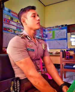 mashitayeah:  We also have hot local police officer. –  - Thanks! The biceps are yum!