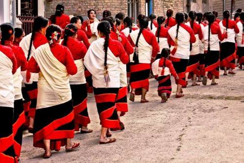 arjuna-vallabha:Newari woman at Patan festival with traditional haku-patasi (black sari) photo by Sa