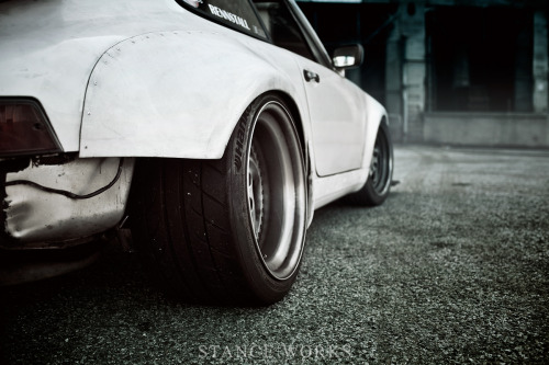 braedthedestroyer:  Amir Bentatou’s 1976 Porsche 911S. I do have quite a passionate love for the classic 911, but this one. This one is just my favourite 911 ever. 