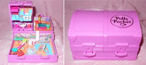 Polly Pocket travel set.I’m missing the 2 little ones, but they are very expensive and not so easy t