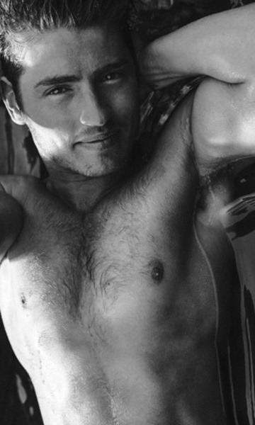 male-and-others-drugs:  Gregg Sulkin shirtless