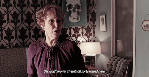 sherlockians-get-bored:billpottz:　　sherlock 1.01They’re a beautiful couple.