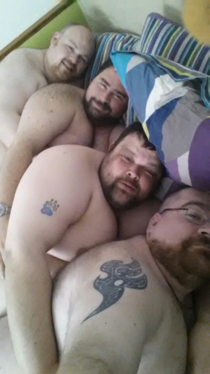 gordo4gordo4superchub:  tonybearuk:  Snuggle bears   Mmmmmmm yummy bears