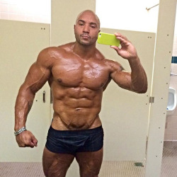 jboysthree:    😊  Dam mmm sexy as brother