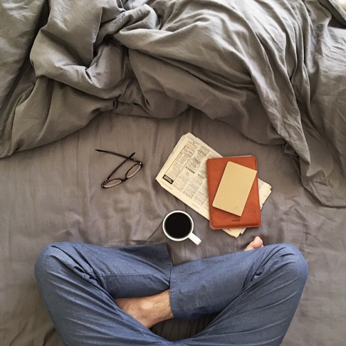 coffeeandlight:  ☕️ Easy mornings, easy Sundays.  Afterglow by José González.