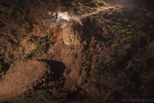 freerideturkiye: Fotoğrafçı Christoph Laue, Jens Steiner’ı, Waiblingen (Almanya) tepelerinde uçarken