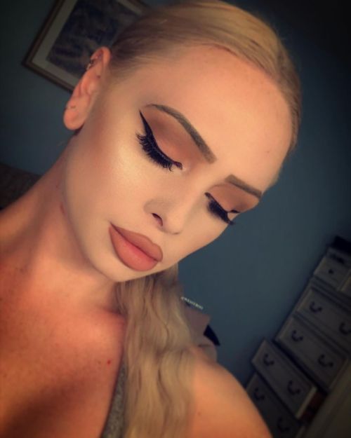 Felt creative at the vanity tonight👩🏼‍🎨💕 #makeuplooks #makeup #wingliner #makeupartist @lillylashes #goddess #blondehair #transisbeautiful 
https://www.instagram.com/p/CU6JGWkF854/?utm_medium=tumblr #makeuplooks#makeup#wingliner#makeupartist#goddess#blondehair#transisbeautiful