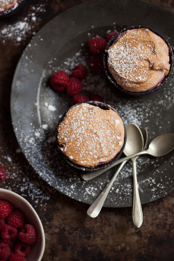 intensefoodcravings:  Raspberry Soufflé | Drizzle and Drip 