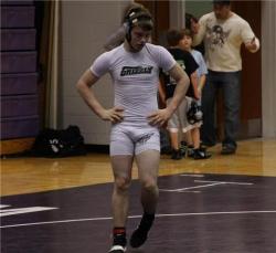 high-school-wrestling:  sure it looks small