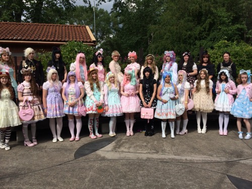 danslesroses: Meetup at närcon! So many lolitas here in sweden! All are so nice and cute!