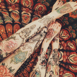 tatooed-girls-rev-my-engine:  Tattooed Girls Rev My Engine