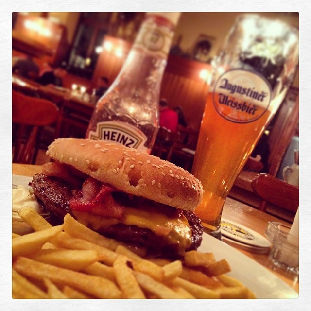 #burger #augustiner #munich #nice #evening (hier: Sendlinger Augustiner)