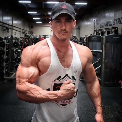conswolcious:  https://www.instagram.com/nimai_delgado/